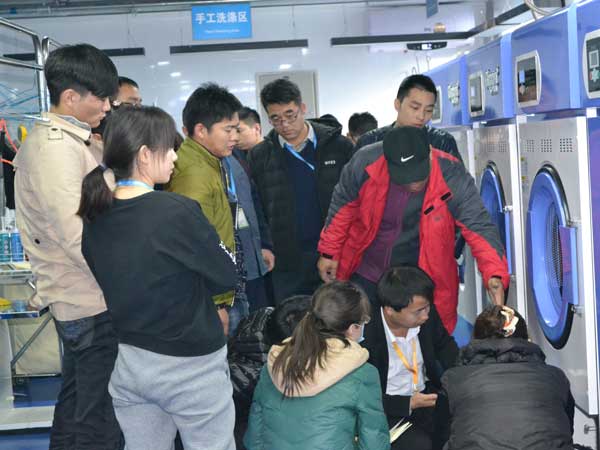 機(jī)遇來(lái)敲門 創(chuàng)業(yè)者你準(zhǔn)備好踏入<a href='http://m.bjxn888.com.cn/aboutus.html'>潔希亞國(guó)際洗衣</a>了么