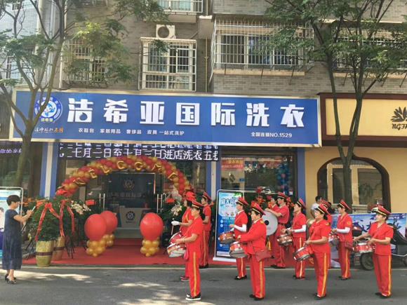 羽絨服應該怎么洗?這樣做不傷衣還省錢
